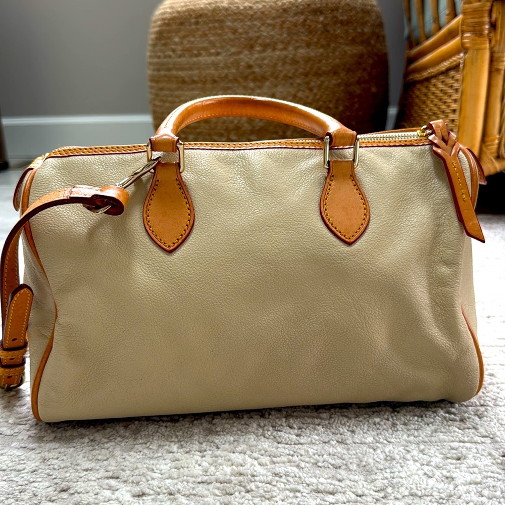 Dooney & Bourke 1975 Sorrento Barrel Satchel  - Sand - Excellent Condition - Picture 6 of 14